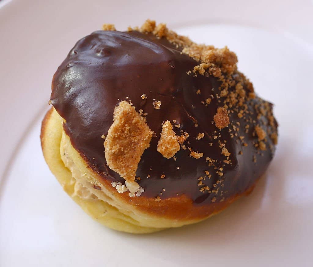 boston cream donuts vs bavarian cream donuts